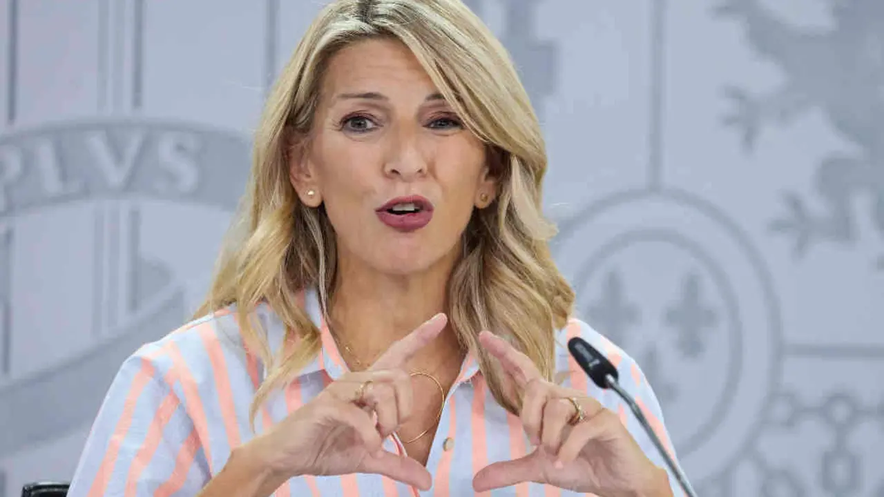 A vicepresidenta segunda do Goberno ministra de Traballo e Econom&iacute;a Social, Yolanda D&iacute;az, esta terza feira en rolda de prensa. (Jes&uacute;s Hell&iacute;n / Europa Press).