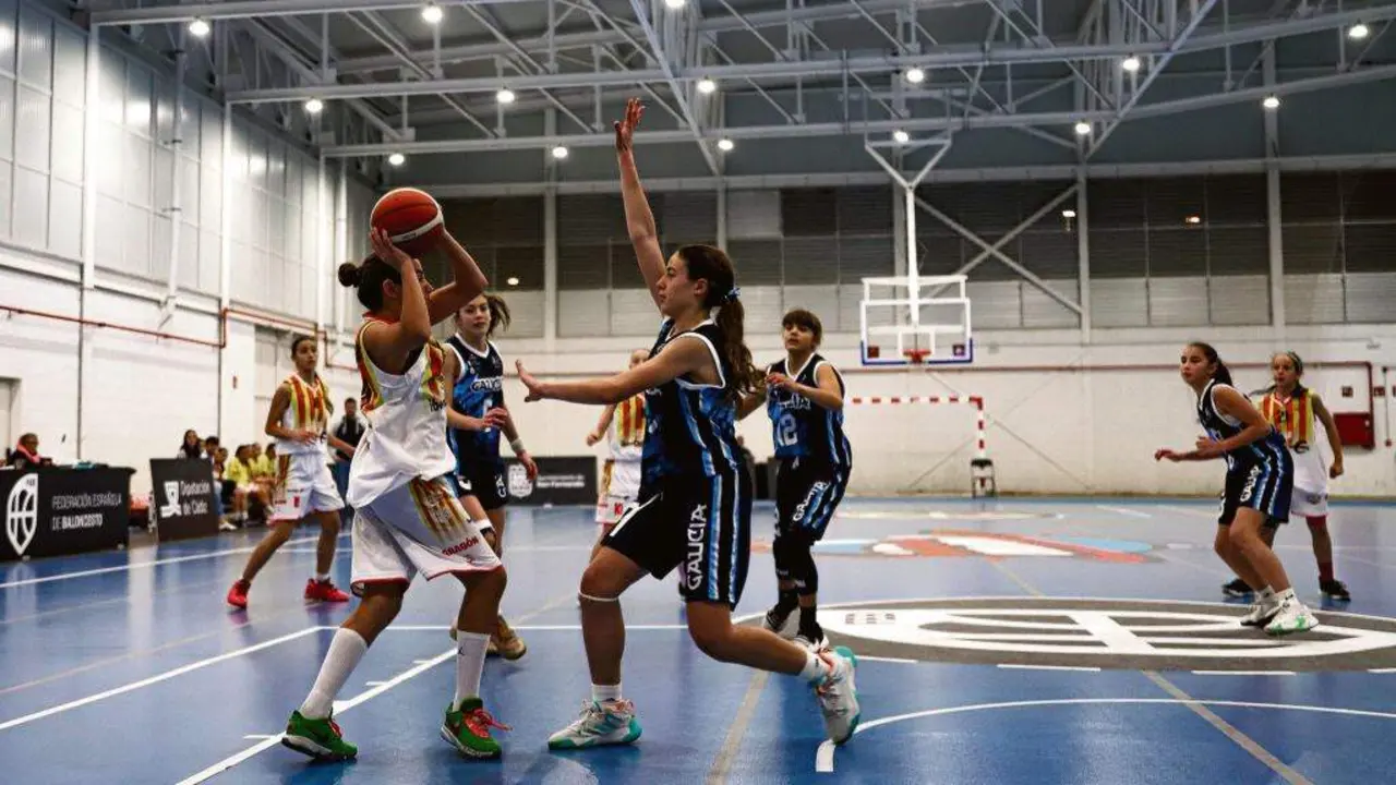 Un partido do Campionato estatal de Minibasket deste ano entre Galiza e Catalunya. (Foto: N&oacute;s Diario)