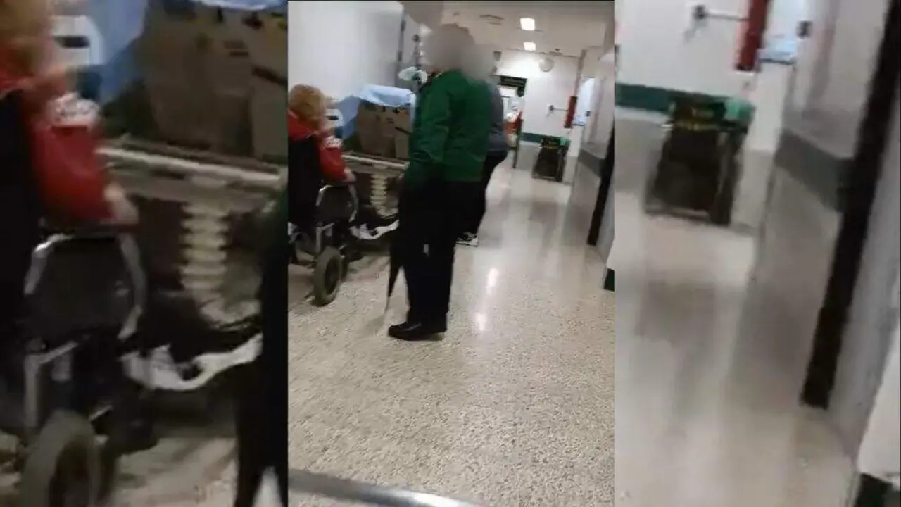 Pacientes e familiares agardando nos corredores de Urxencias do CHUS, esta semana. (Foto: Asociaci&oacute;n de Pacientes e Usuarias do CHUS)