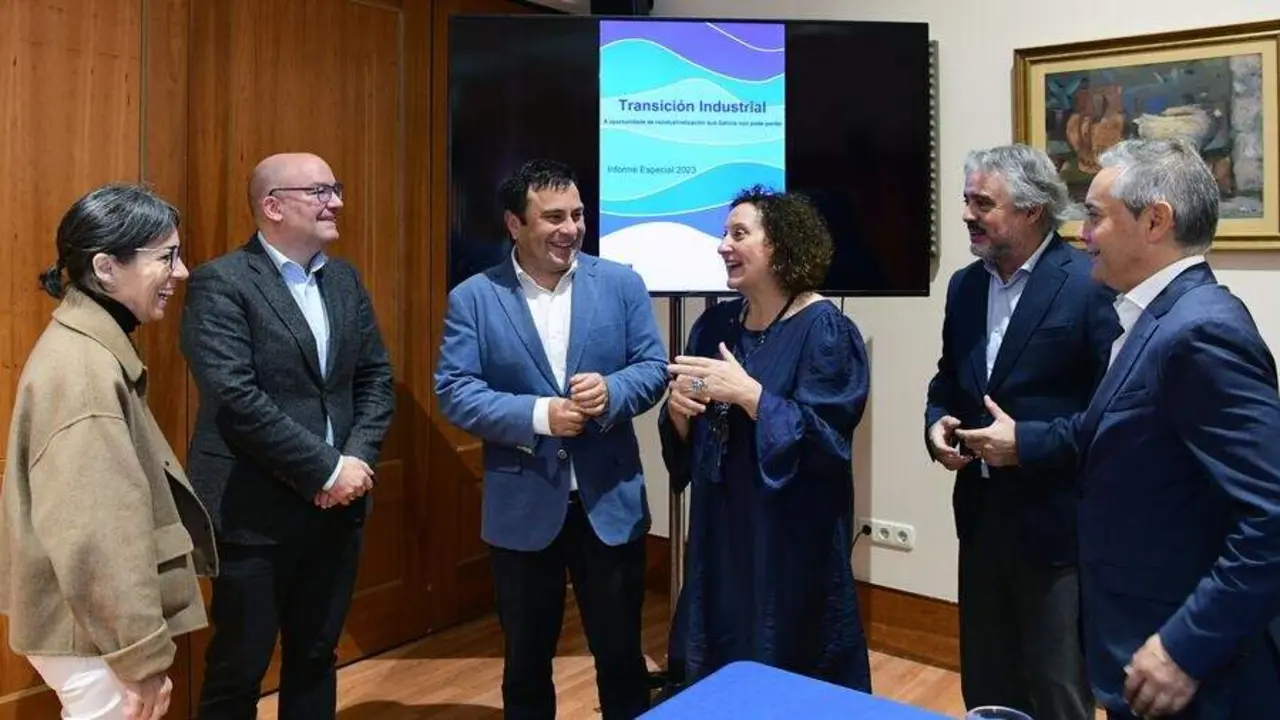 Orgeira, Maceira, Pombo, Riveiro, Varela e Mall&oacute;n, esta cuarta feira, na presentaci&oacute;n do informe. (Foto: Santi Alvite)