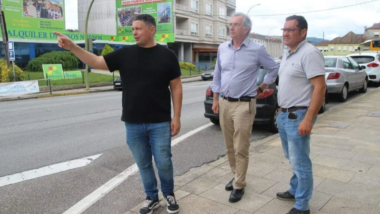 Manu Lourenzo, Enrique Urcola e Pablo Garrido, esta sexta feira. (Foto: Concello de Soutomaior)
