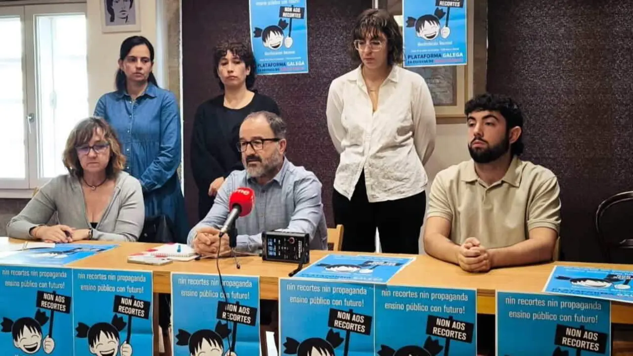 Suso Bermello, no centro, avanzou a convocatoria dunha protesta nacional en Compostela  o 26 de outubro. (Foto: Europa Press)