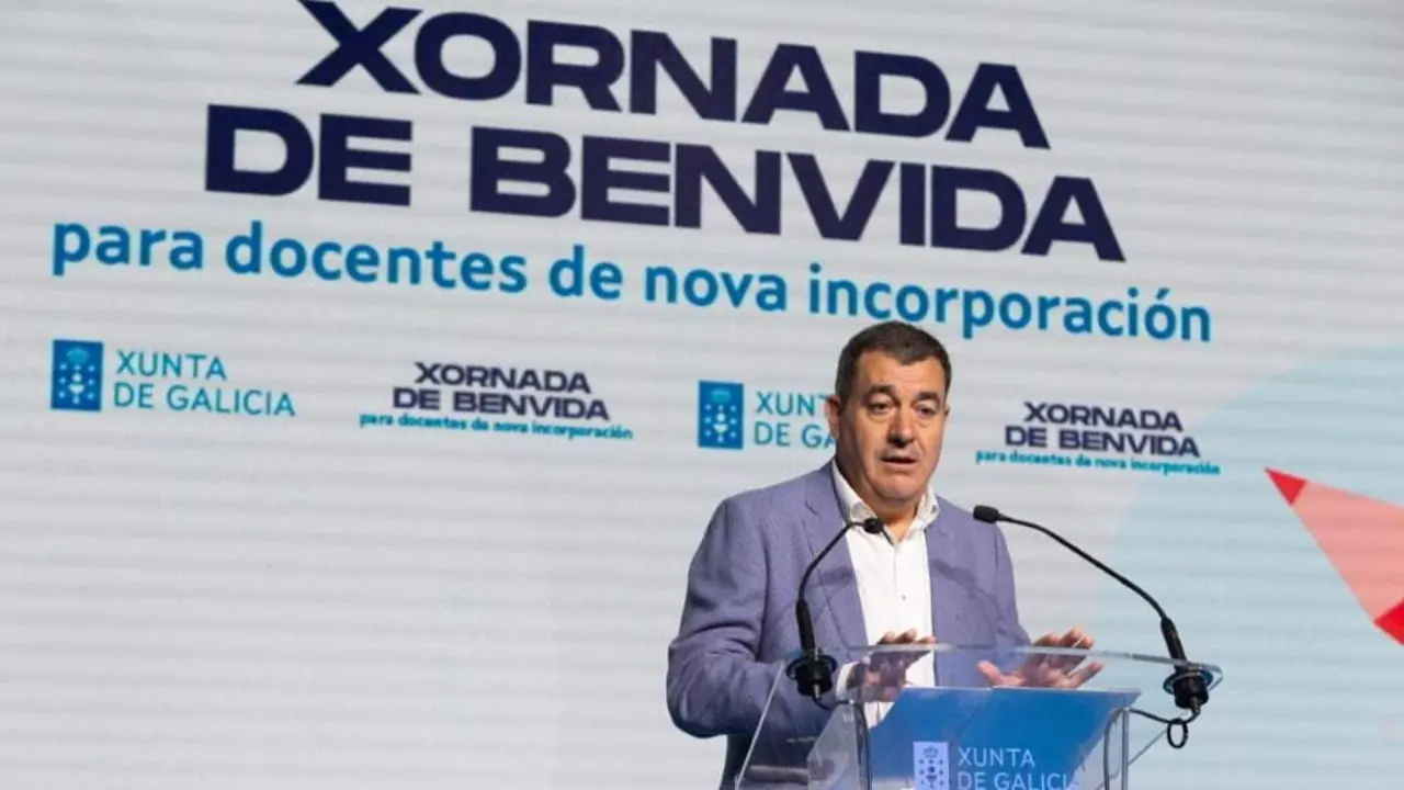 Rom&aacute;n Rodr&iacute;guez no acto de benvida a docentes de nova incorporaci&oacute;n o pasado mes de setembro. (Foto: Xunta da Galiza)