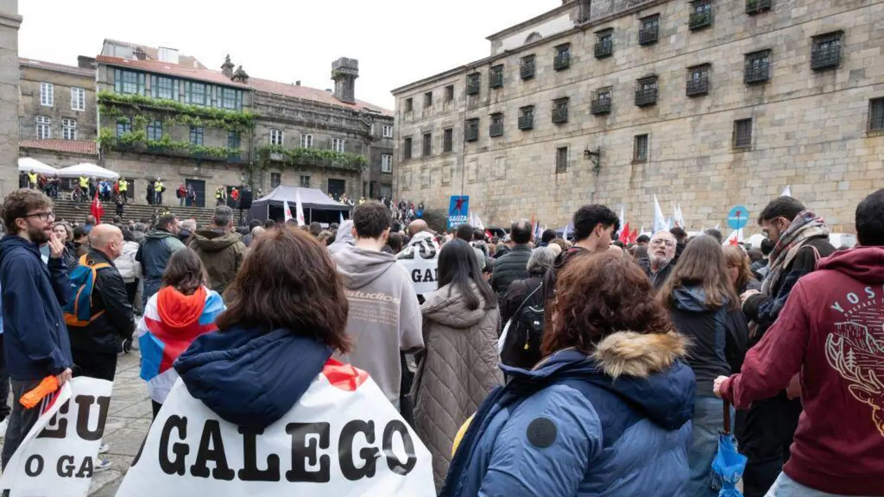 Manifestaci&oacute;n convocada por Queremos Galego en defensa da lingua propia do pa&iacute;s o pasado 17 de maio, en Compostela. (Foto: Arxina)