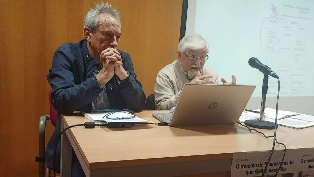 Anxo Louzao, portavoz de V&iacute;a Galega, e o economista Xos&eacute; D&iacute;az. (Foto: N&oacute;s Diario)