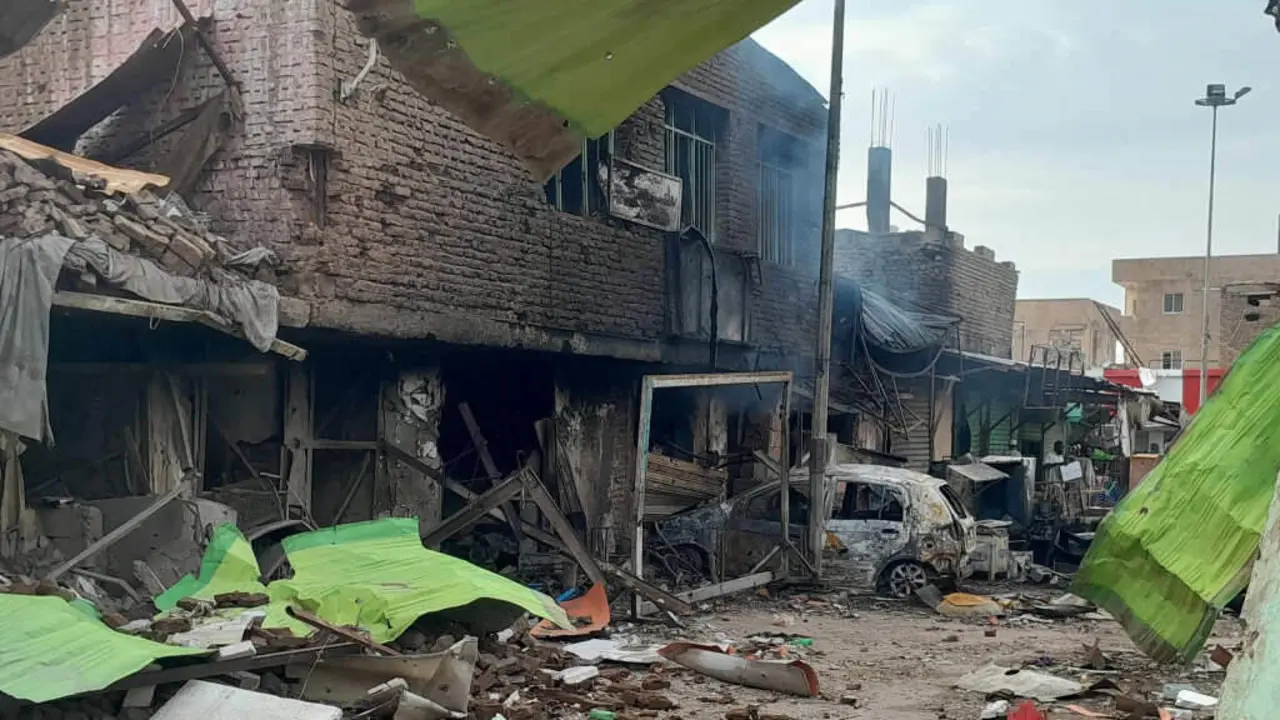 &Aacute;rea afectada por un ataque a un mercado de Khart&uacute;n. (Foto: Volunteer Group South Kharto / Europa Press / Contacto)