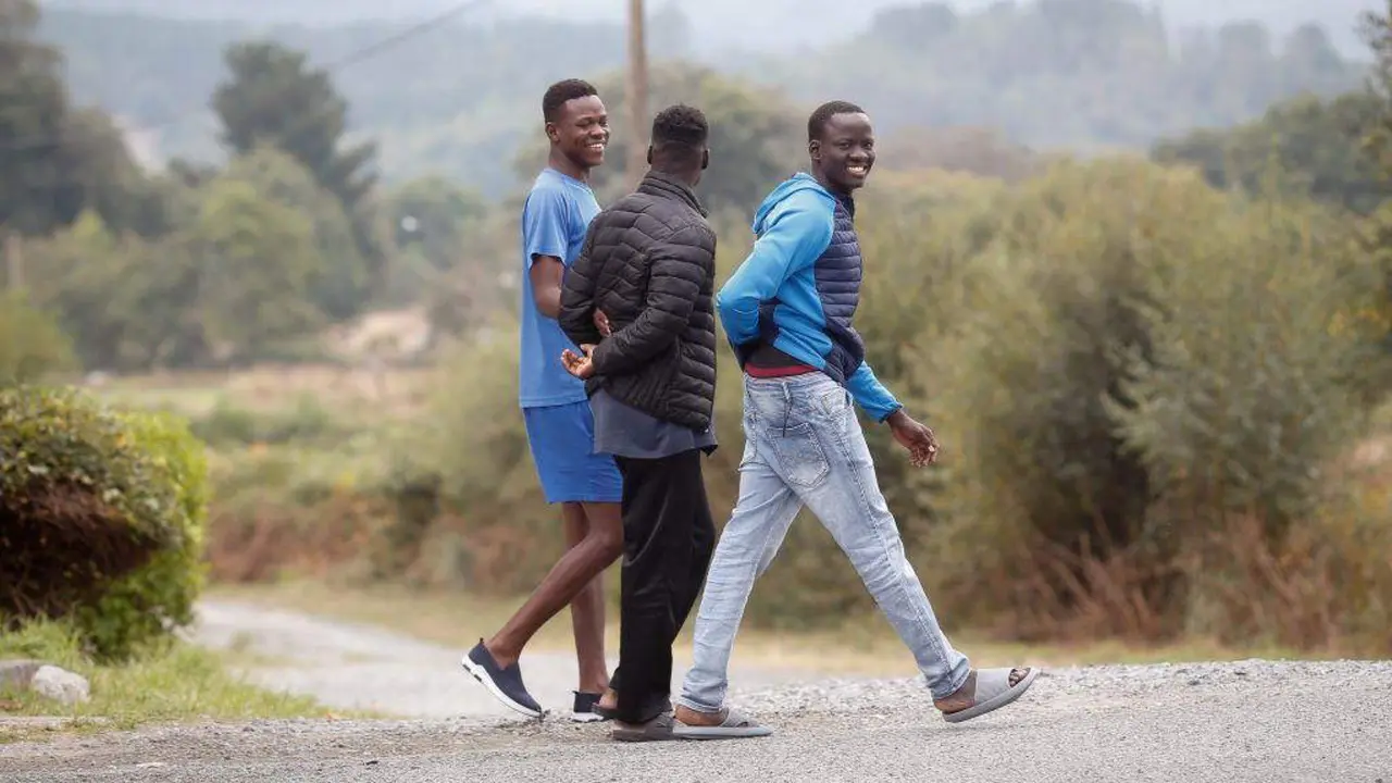 Poboaci&oacute;n migrante procedente de Mal&iacute; chegada a Monterroso. (Foto: Carlos Castro / Europa Press)