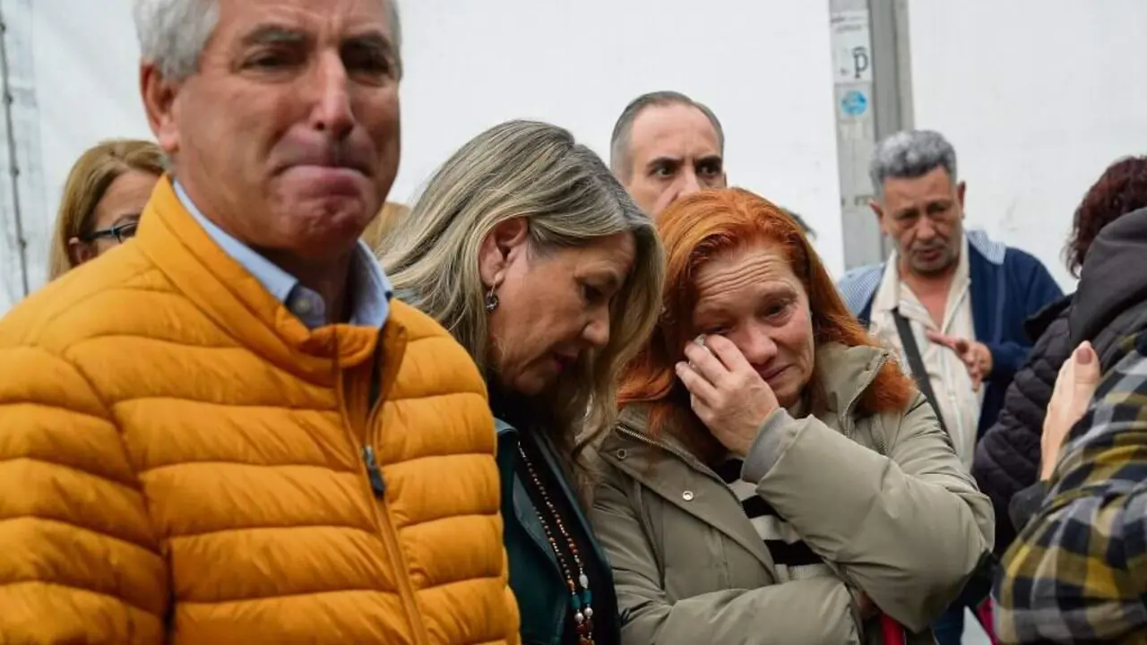 Minuto de silencio o pasado domingo en Baiona pola muller presuntamente asasinada en Baiona pola s&uacute;a parella. (Foto: Pavi / Europa Press)