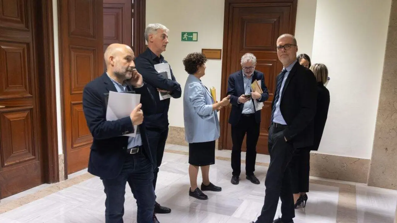Deputados de BNG, EH Bildi, ERC e Junts tras a Comisi&oacute;n de Facenda do pasado 6 de novembro. (foto: Eduardo parra / N&oacute;s Diario)