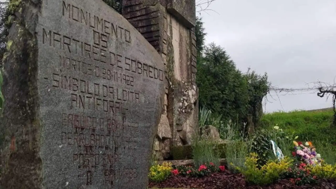 Detalle do monumento aos m&aacute;rtires de Sobredo, en Tui, Baixo Mi&ntilde;o. (Foto: Ieamso)