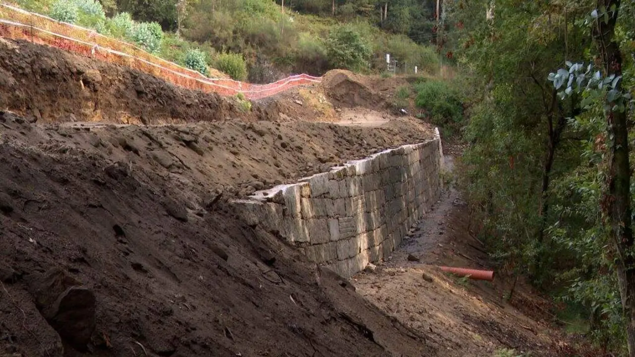 EuropaPress_6242690_vecinos_conxo_ecologistas_alertan_destruccion_bosque_banquete_conxo_obras
