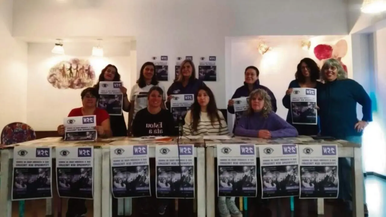 Rolda de prensa, de Resposta Feminista, esta quinta feira, en Vigo. (Foto: Resposta Feminista)