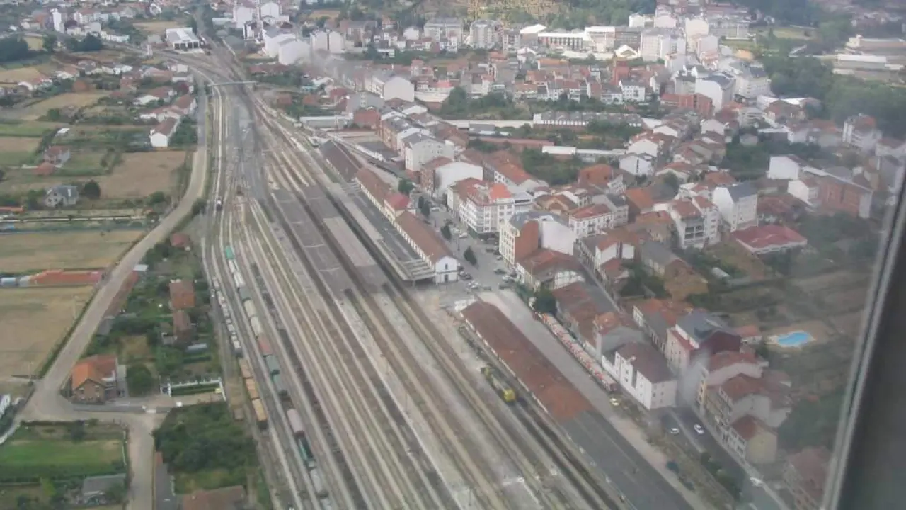 Estaci&oacute;n de tren de Monforte. (Foto: Barfly2001)