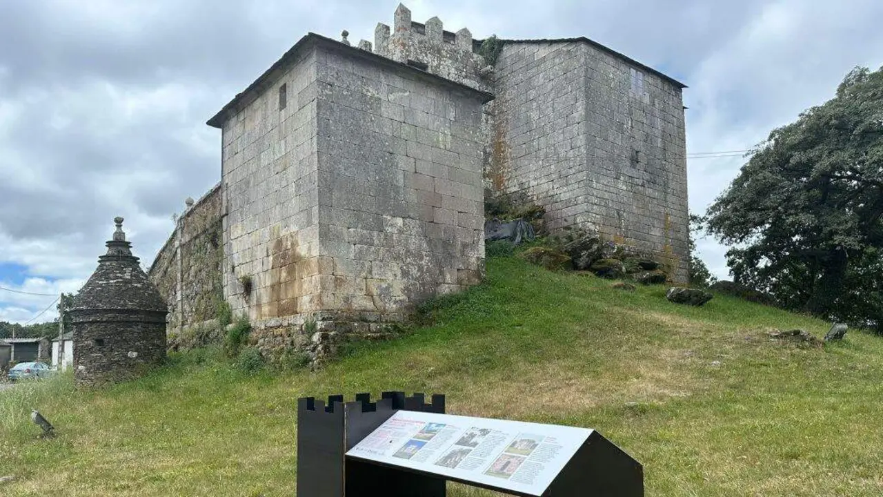 Castelo fortaleza de San Paio de Narla en Friol (comarca de Lugo).
