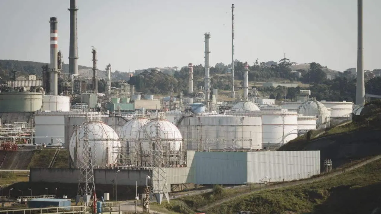 Refinar&iacute;a de Repsol na Coru&ntilde;a. (Foto: N&oacute;s Diario)