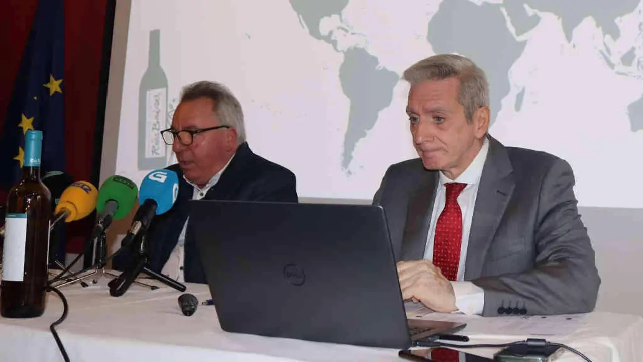 Isidoro Serantes e Ram&oacute;n Huidobro, esta sexta feira na rolda de prensa. (Foto: N&oacute;s Diario)