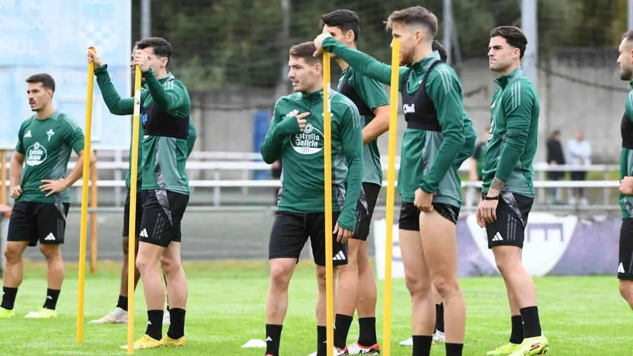 O equipo do R&aacute;cing de Ferrol nun adestramento. (Foto: R&aacute;cing de Ferrol)
