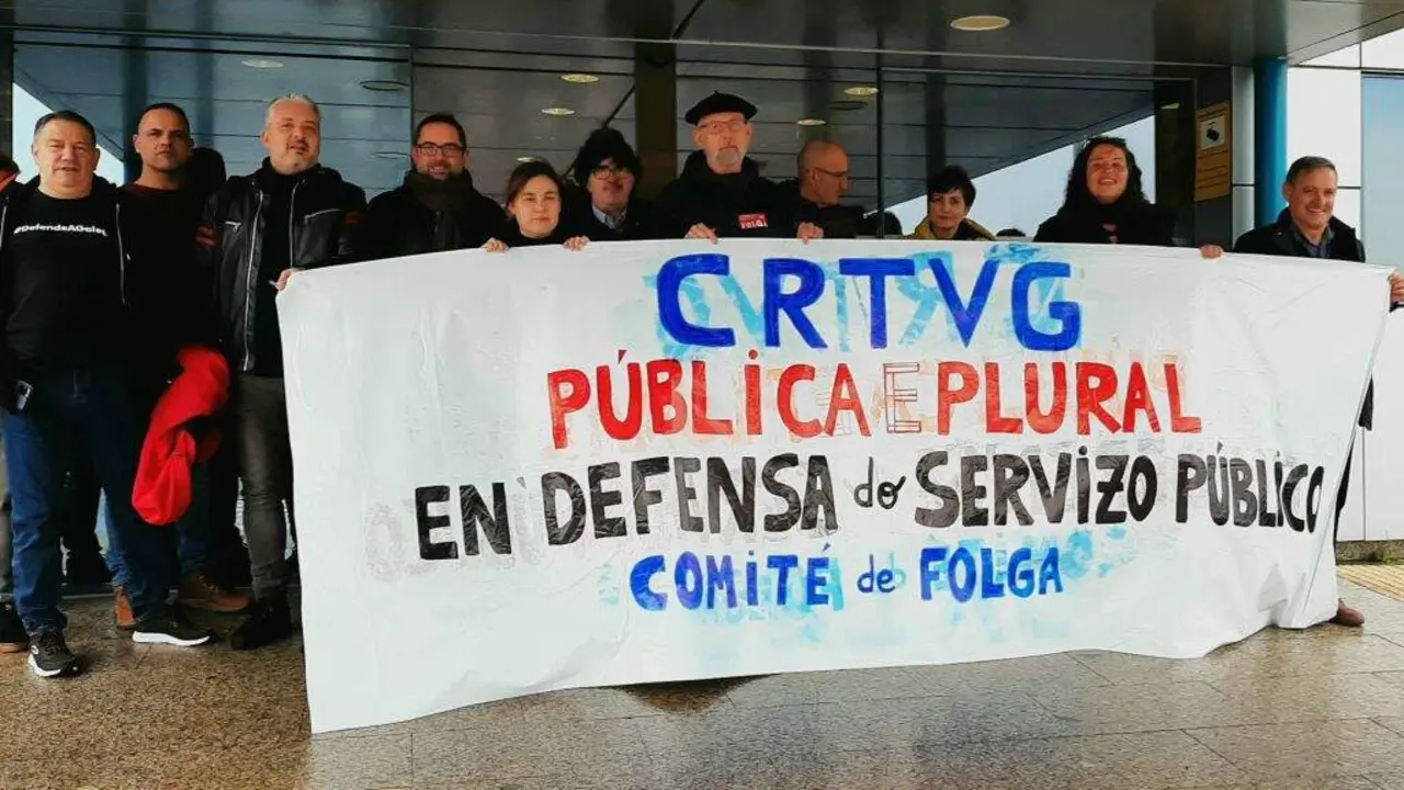 Persoal da CRTVG en folga esta sexta feira en San Marcos. (Foto: Comit&eacute; Intercentros)