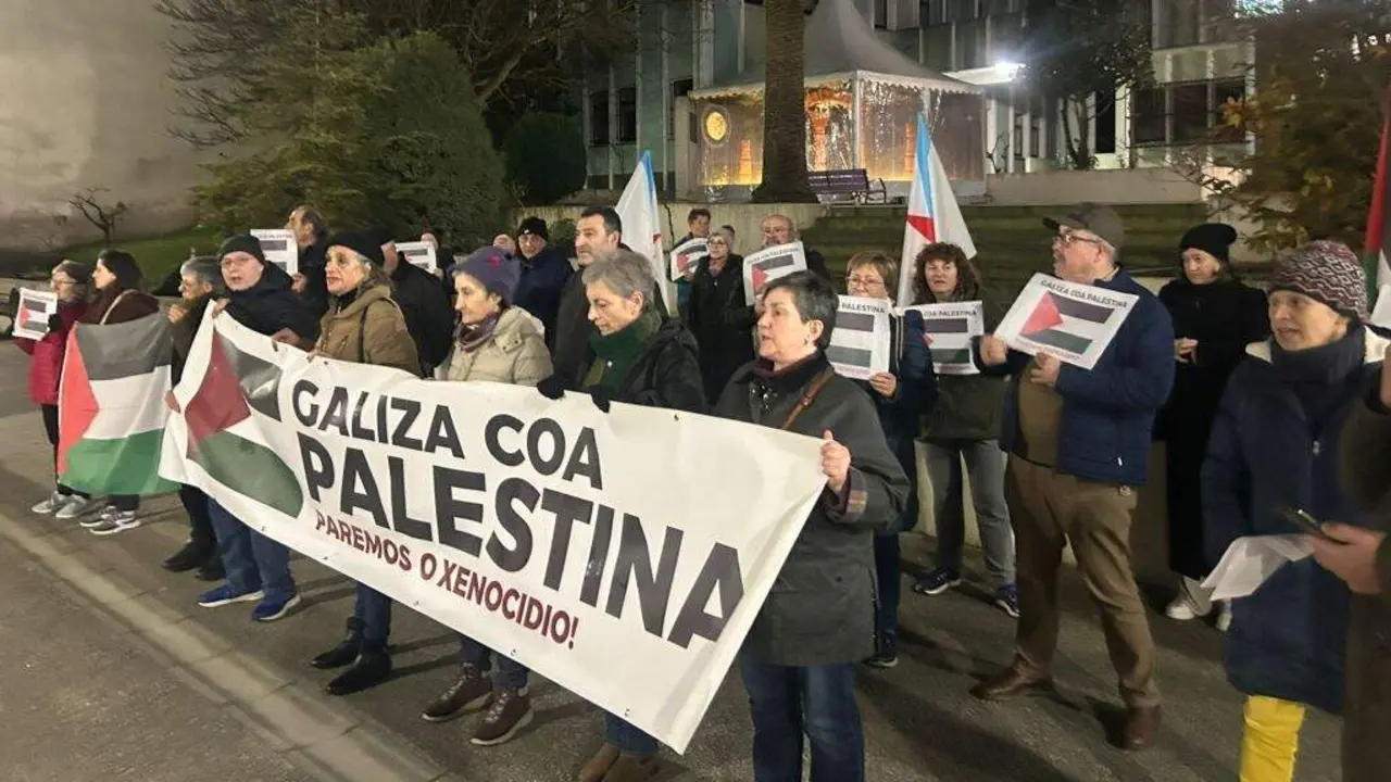 Concentrac&oacute;n de apoio a Palestina, esta segunda feira en Foz (A Mari&ntilde;a). (Foto: N&oacute;s Diario)
