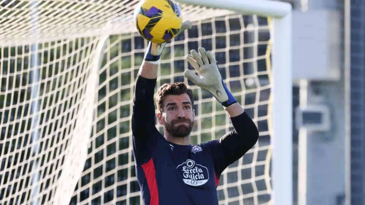 Germ&aacute;n Parre&ntilde;o, prepar&aacute;ndose para o partido ante o Castell&oacute;. (Foto: RC Deportivo)