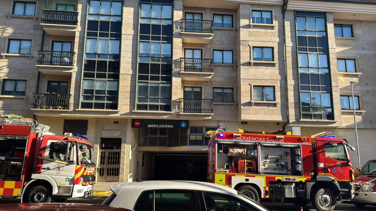 EuropaPress_6423998_edificio_registrado_incendio_todavia_permanecen_bomberos