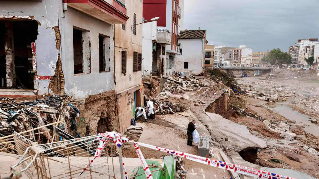 A vila valenciana de Paiporta o 16 de novembro de 2024, d&uacute;as semanas despois do paso da DINA. (Foto: Carlos Luj&aacute;n / Europa Press)