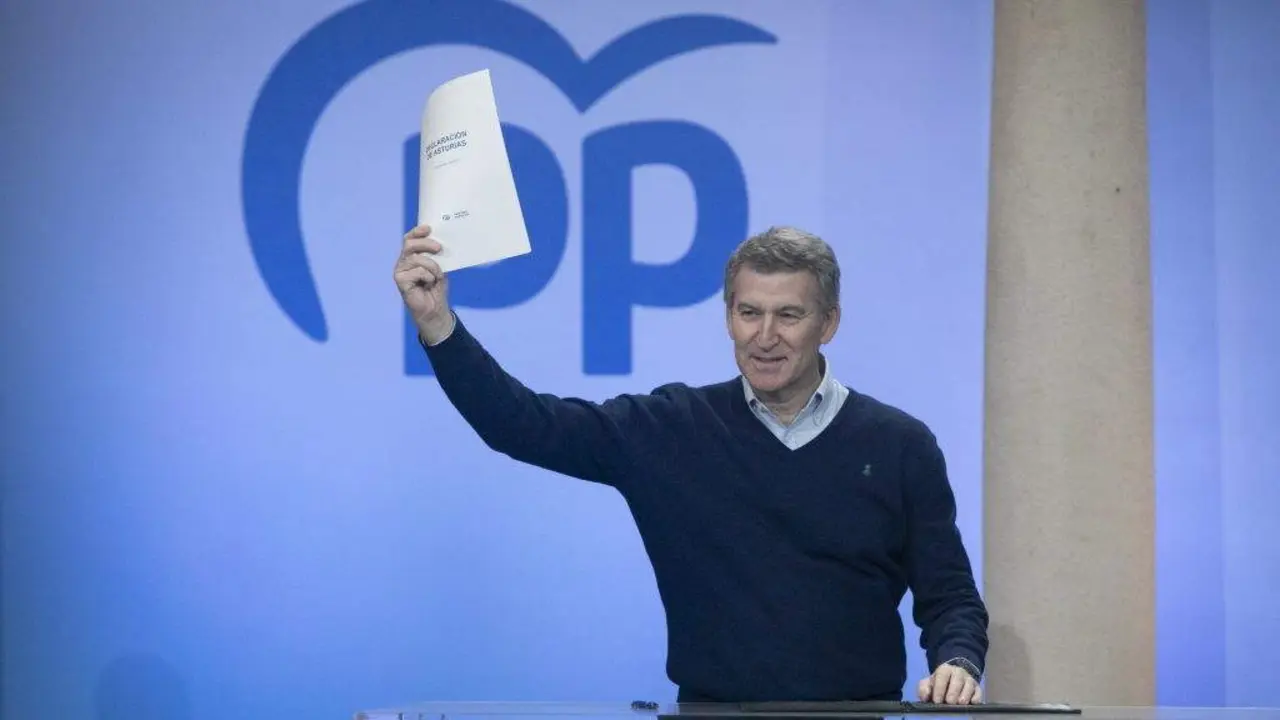 N&uacute;&ntilde;ez Feixoo presentou as s&uacute;as propostas en materia de vivenda este 12 de xaneiro en Oviedo. (Foto: Jorge Peteiro / Europa Press)
