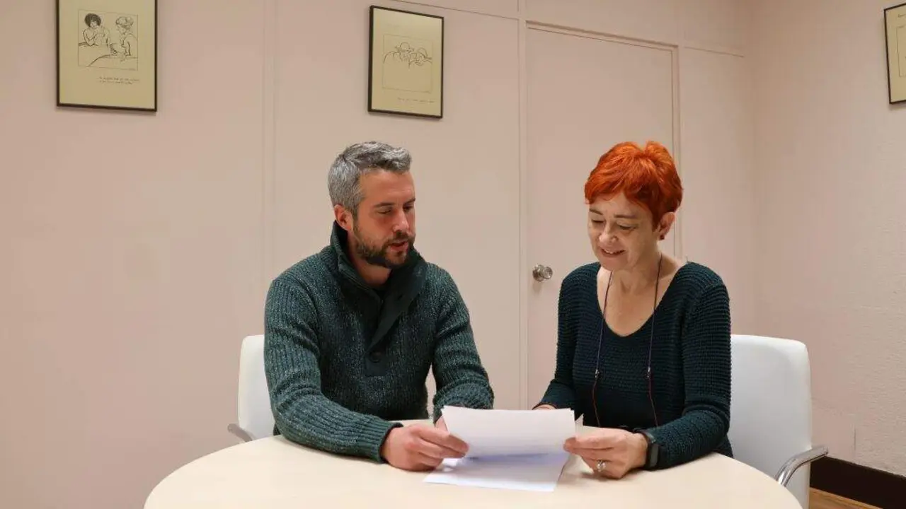 Rub&eacute;n Arroxo e Maite Ferreiro, onte, presentando o programa. (Foto: N&oacute;s Diario)