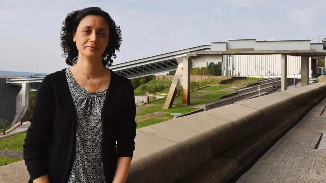 Ana Ulla Miguel, no campus universitario de Vigo. (Foto: Universidade de Vigo)
