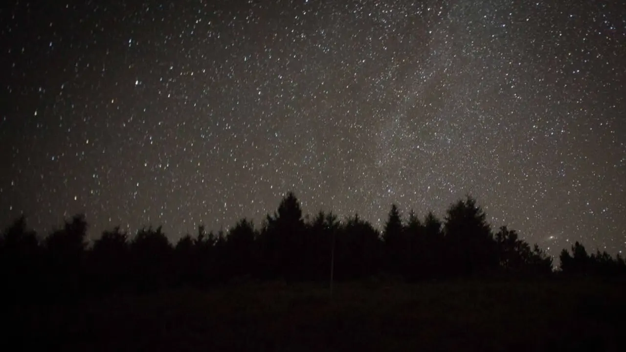 Chuvia de Perseidas en agosto de 2023 desde a serra dos Ancares. (Foto: Carlos Castro / Europa Press)