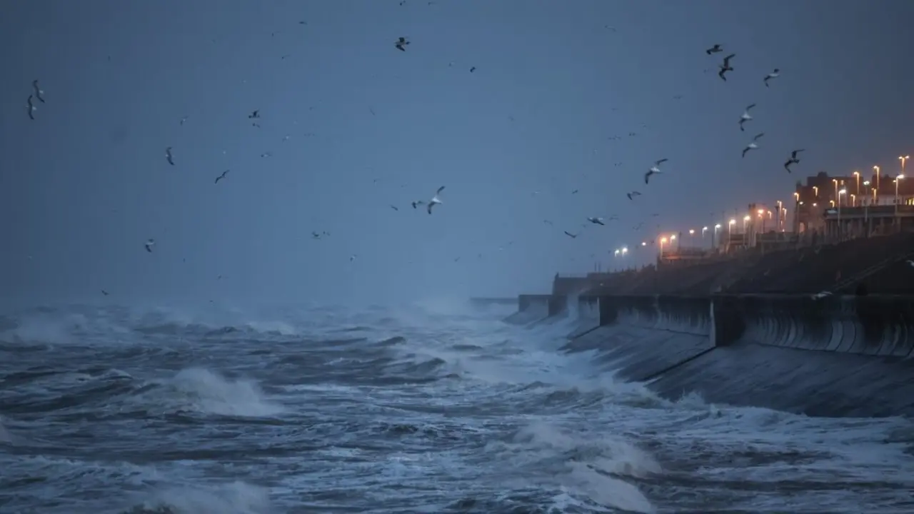 Efectos da borrasca '&Eacute;owyn' na localidade de Blackpool, no Reino Unido. (Foto: Mark Cosgrove / News Images via ZU / DPA)