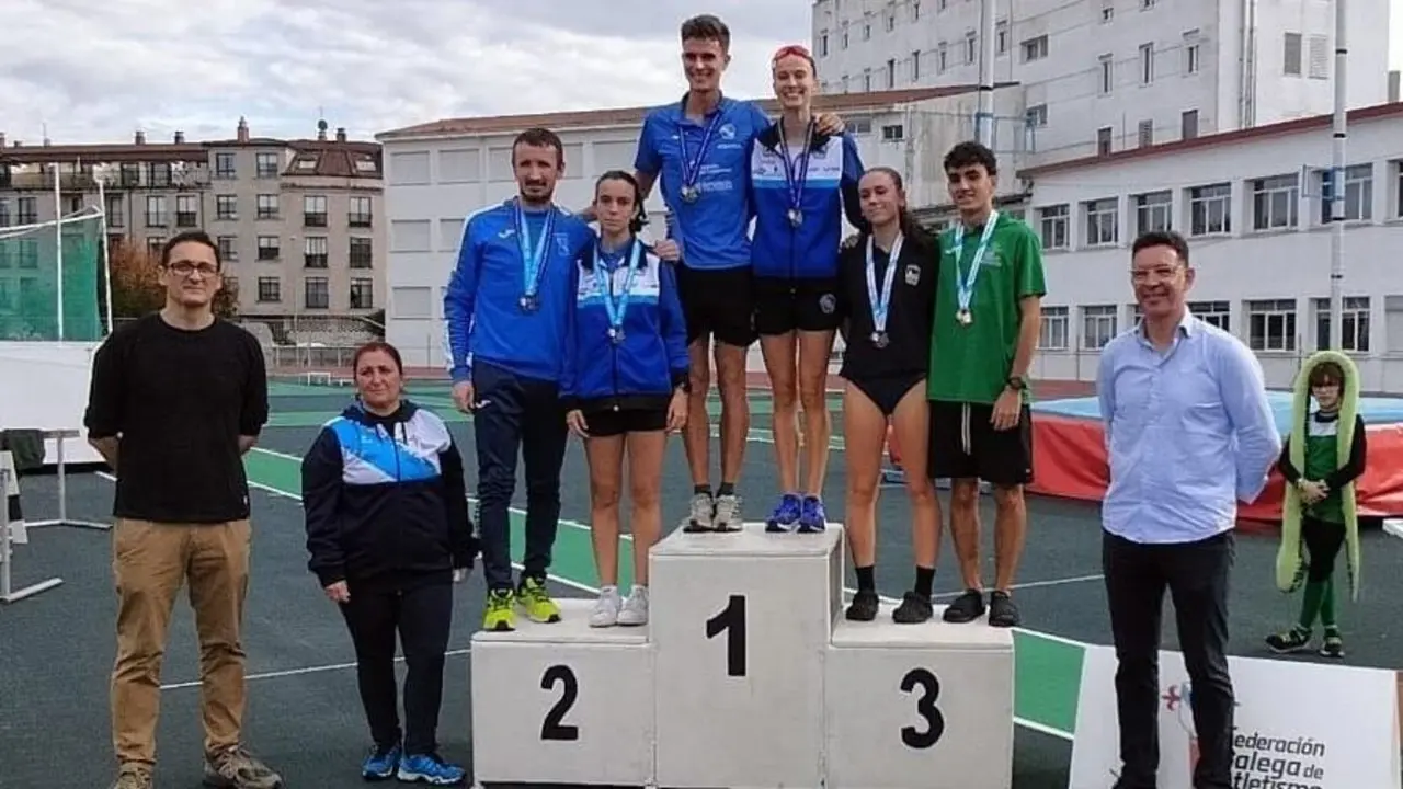 Daniel e Ant&iacute;a Chamosa, de 1, con P&eacute;rez e Sanmart&iacute;n, aos lados. (Foto: FGA)