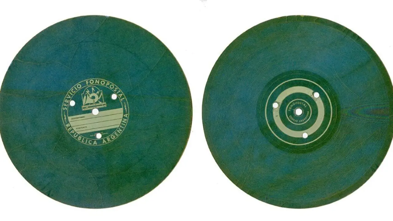 Disco de lousa que conserva o &uacute;nico rexistro co&ntilde;ecido da voz de Castelao. (Foto: CCG)