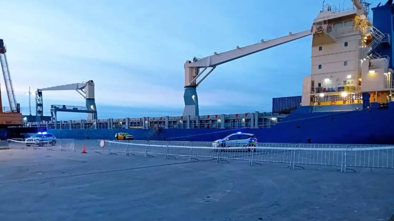 EuropaPress_6490628_buque_transporta_municion_refugia_vigo_hace_semana_sufrir_corrimiento_carga