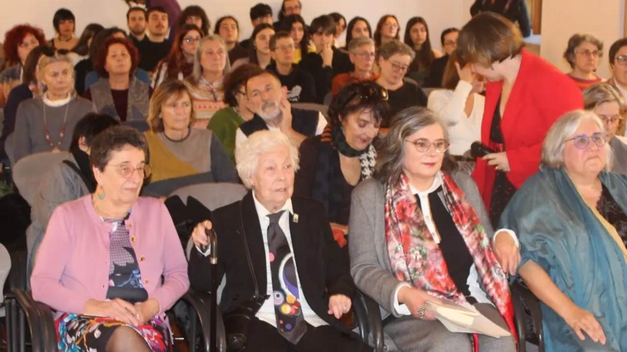 Rosario &Aacute;lvarez, Mar&iacute;a Xos&eacute; Queiz&aacute;n, Marga do Val e Helena Gonz&aacute;lez. (Foto: N&oacute;s Diario)