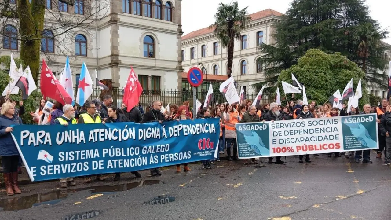Protesta esta segunda feira en San Caetano. (Foto: N&oacute;s Diario)