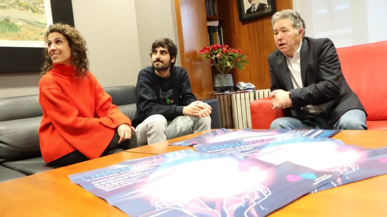Mar&iacute;a Obelleiro, Diego Bar&aacute; e Miguel Anxo Fern&aacute;ndez Lores, esta terza feira, en Pontevedra. (Foto: N&oacute;s Diario)