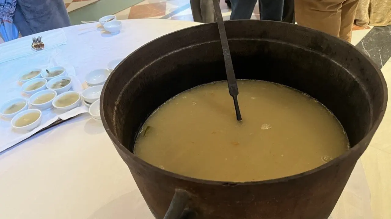 Pote con Caldo de Gloria no D&iacute;a de Rosal&iacute;a de 2024. (Foto: Fundaci&oacute;n Rosal&iacute;a de Castro)