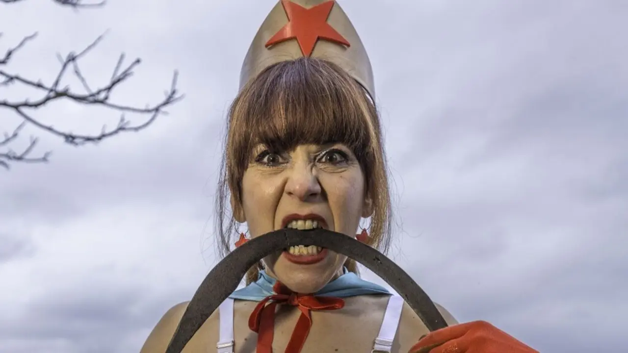 Isabel Risco como Nabiza Girl. (Foto: Carlos Bab&iacute;o)