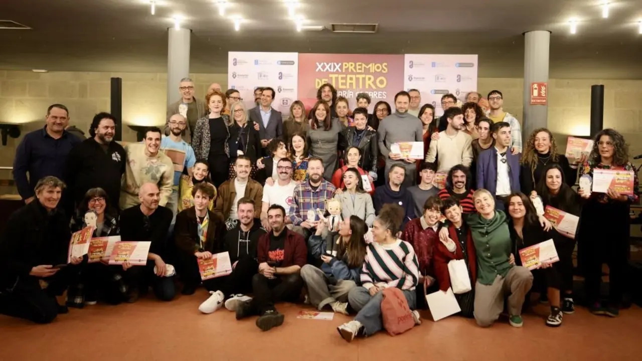 Finalistas dos Premios de Teatro Mar&iacute;a Casares, esta terza feira. (Foto: La Diapo)