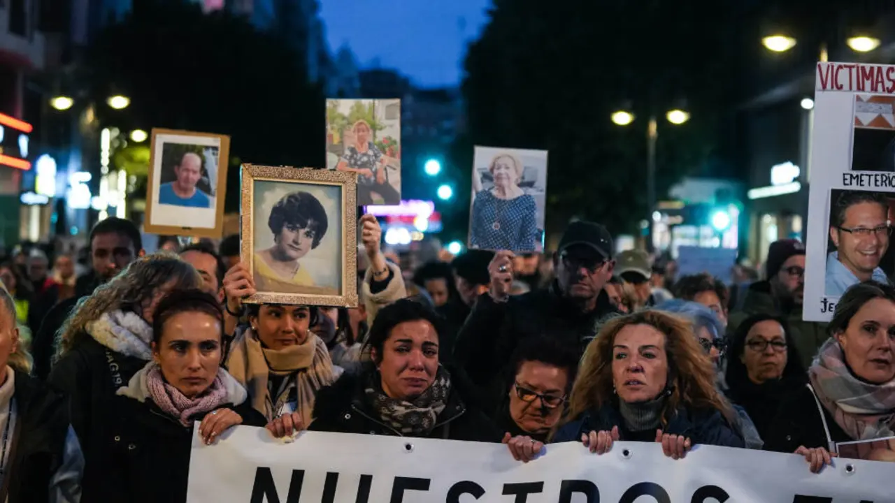 EuropaPress_6552330_familiares_victimas_dana_manifestacion_exigir_dimision_mazon_marzo_2025