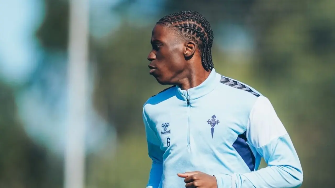 Ilaix Moriba adestrando no terreo de Afouteza. (Foto: RC Celta)