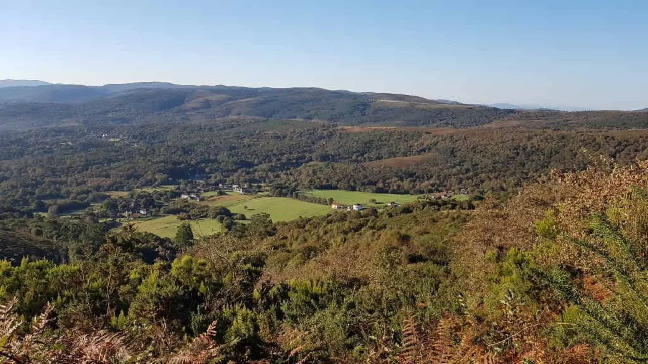 O proxecto e&oacute;lico Para&ntilde;o Oeste situar&iacute;ase entre as comarcas de Terra de Montes e O Carballi&ntilde;o, entre Forcarei e Beariz. (Foto: Adega)