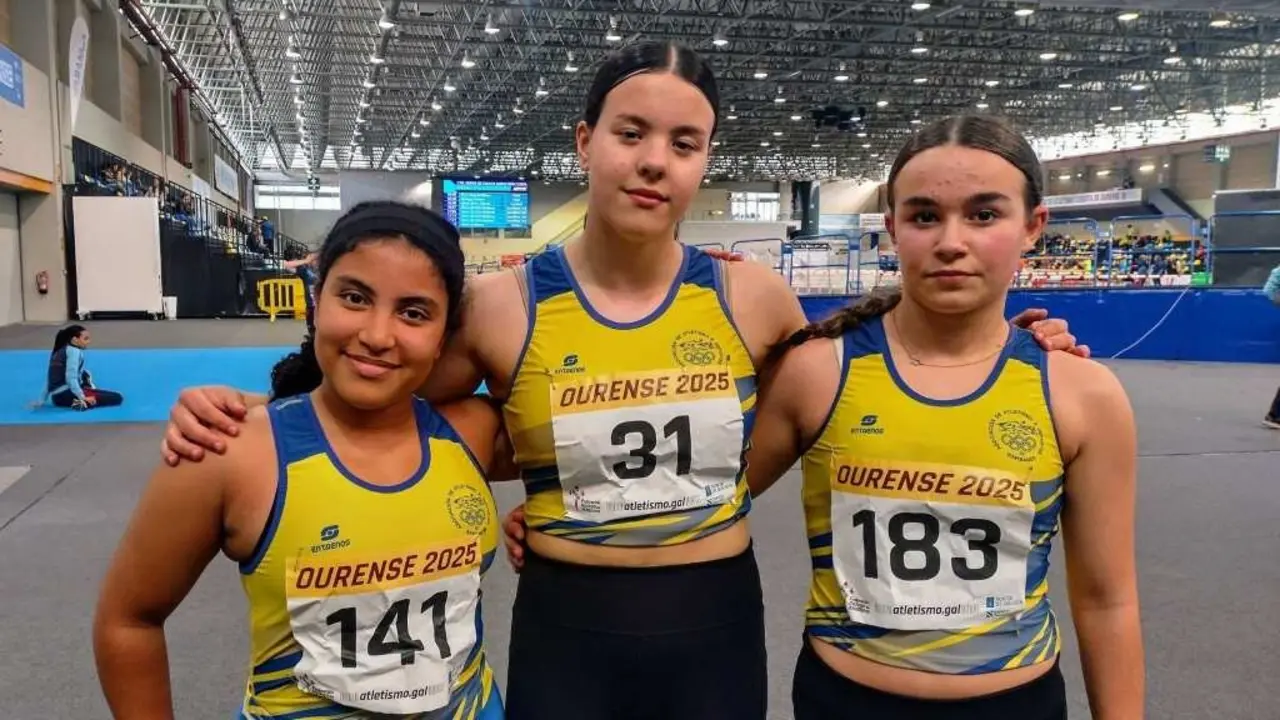 Aldara Pedrosa, Sara Caama&ntilde;o e Edina Salnes, en Ourense. (Foto: Atletismo Barbanza)