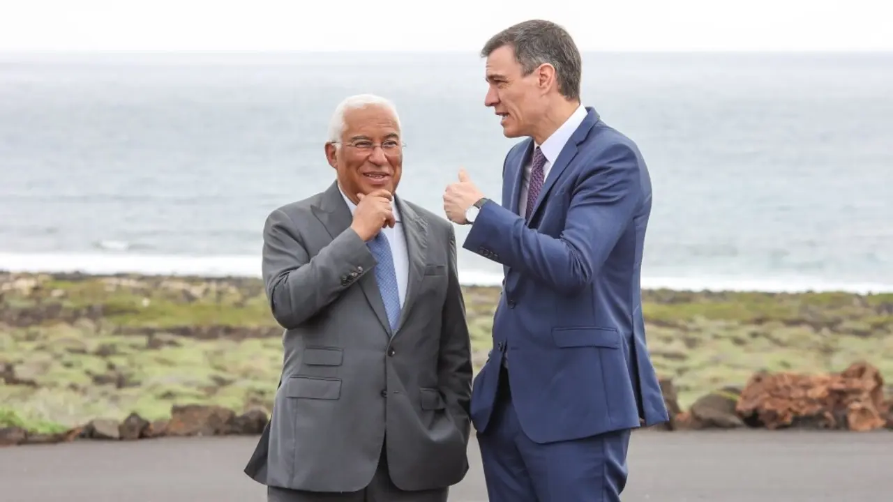 Ant&oacute;nio Costa e Pedro S&aacute;nchez. (Foto: Alejandro Acu&ntilde;a / Europa Press)