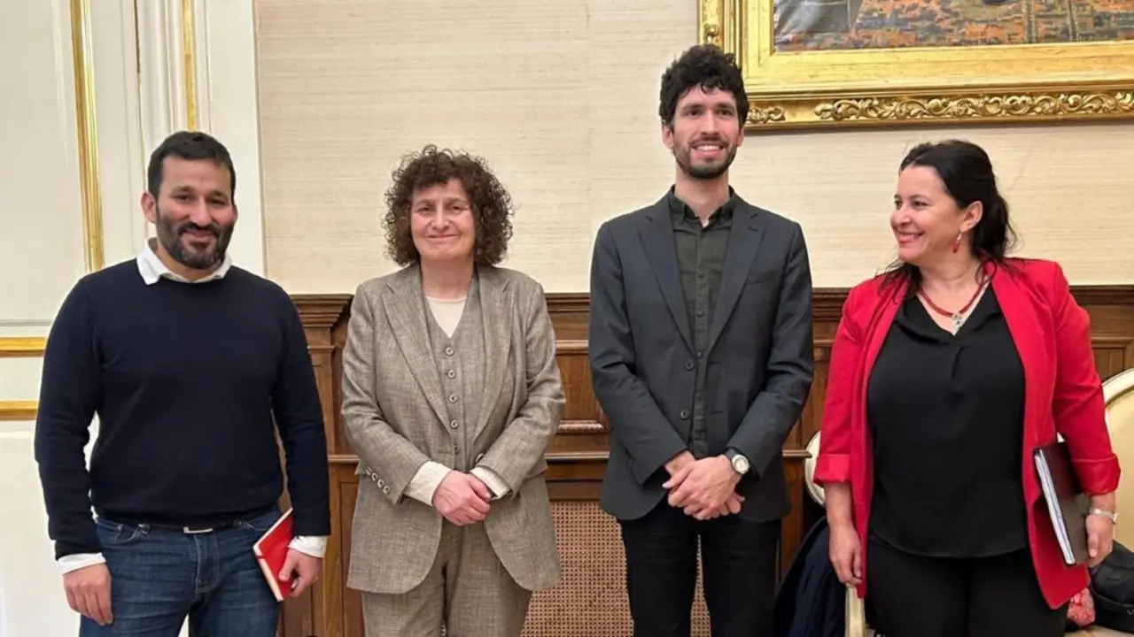 Vicent Marz&agrave;, Goretti Sanmart&iacute;n, Iago Lesteg&aacute;s e Ana Miranda, esta sexta feira no Pazo de Raxoi. (Foto: Concello de Santiago)