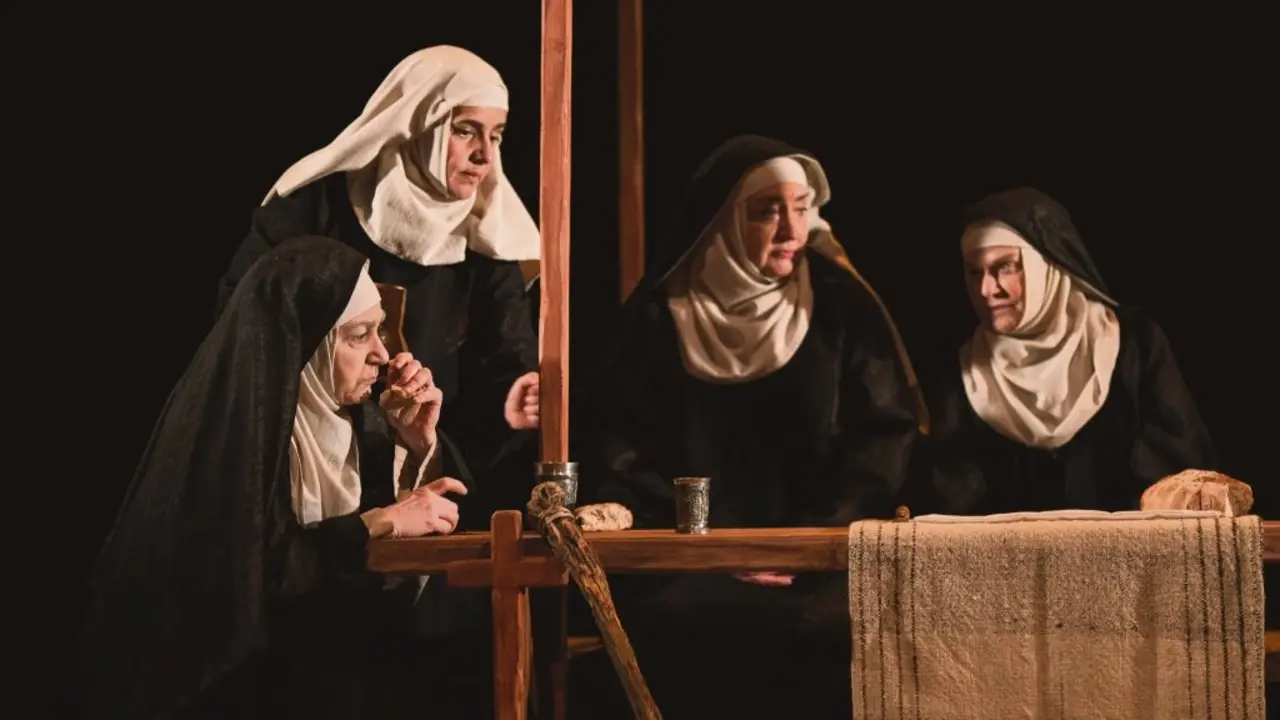 Rebeca Montero, Roc&iacute;o Gonz&aacute;lez, Patricia V&aacute;zquez e Bel&eacute;n Constenla nunha escena da obra. (Foto: Sabela Eiriz)