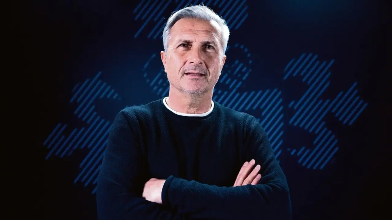Milorad Ratkovic posando para 'N&oacute;s Diario' nas oficinas do Real Club Celta. (Foto: RC Celta)