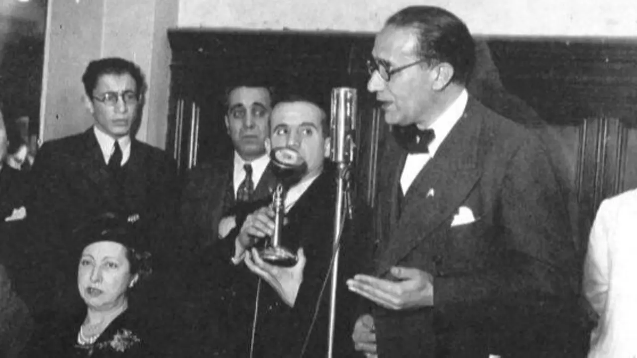 Castelao no sal&oacute;n Prince George Hall de Bos Aires en 1940. (Foto: CCG)