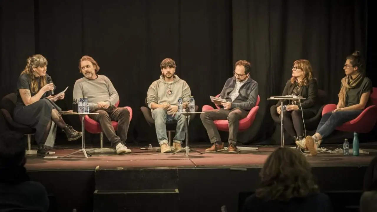 Aitana Cu&eacute;tara, Ramom Pinheiro, Adri&aacute;n M&eacute;ndez, Jaume Aiats, Ania Gonz&aacute;lez e Xulia Feix&oacute;o. (Foto: Roc&iacute;o Cibes)